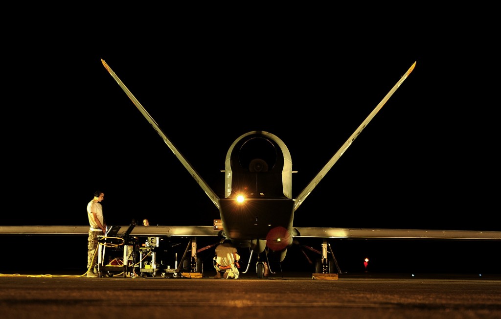drone militaire de nuit