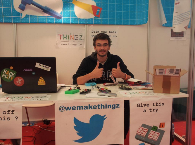 Cyril Loucif-Durouge présente Thingz à la Maker Faire de Rome. Photo @wemakethingz