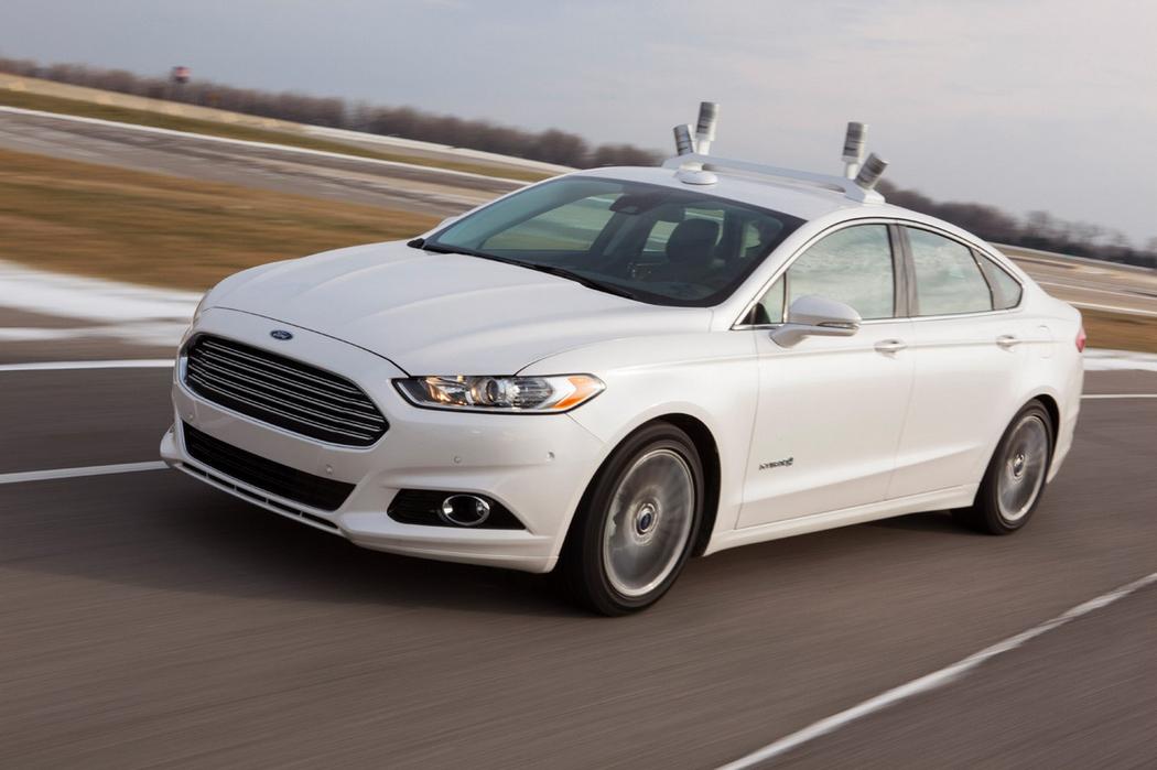 Un modèle de Ford Fusion Hybrid autonome