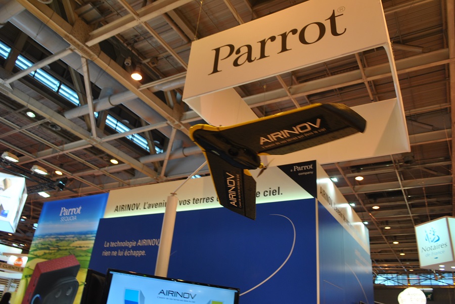 parrot stand drone agricole