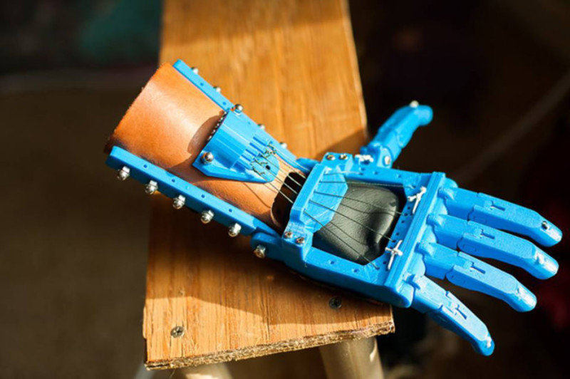 Google Impact Challenge subventionne la compagnie en ligne e-NABLE met en contact des personnes à la recherche de prothèses et des imprimeurs 3D