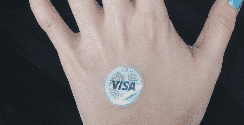 Le nouveau moyen de paiement sans contact de Visa a pris une forme aussi inattendue que légère et discrète : un autocollant.