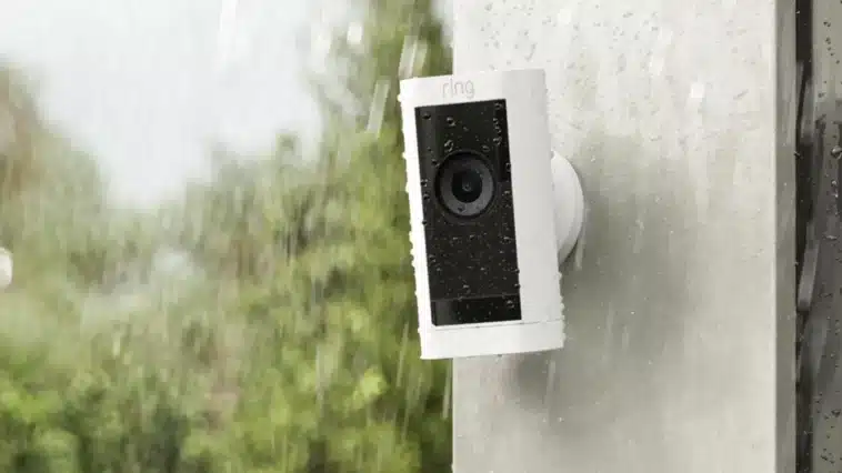 Caméra de surveillance Ring Stick Up Cam Pro : Sécurité à domicile avancée
