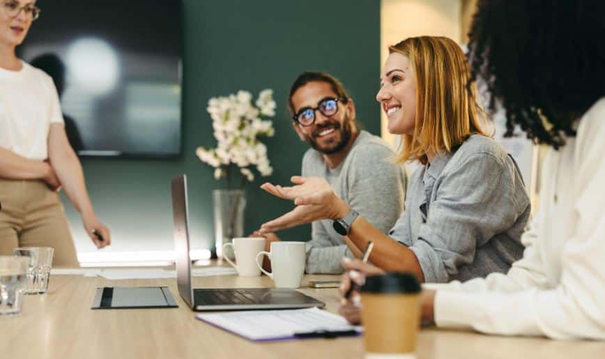 Travail hybride : comment trouver l’équilibre subtil entre productivité et flexibilité ?