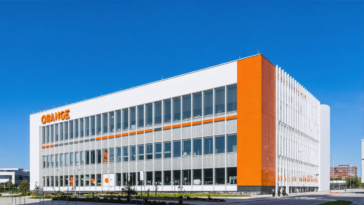 Orange accélère sa relation client avec ses nouveaux assistants IA, Sharlie et MAIA