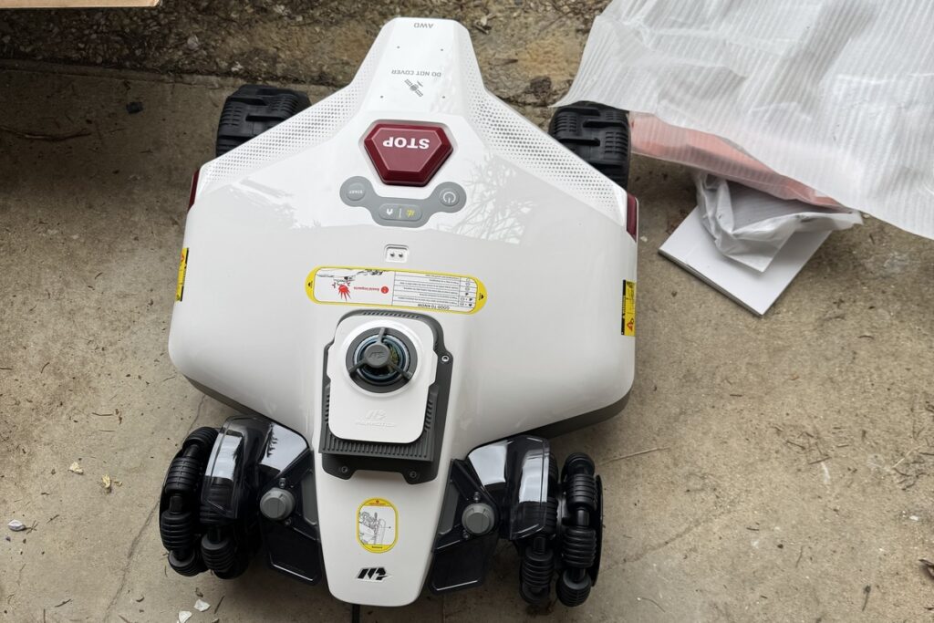 La Mammotion Luba 3 AWD sortie de son carton