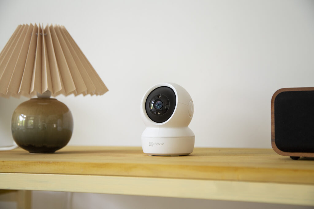 Maison connectée et vacances : les solutions d'EZVIZ